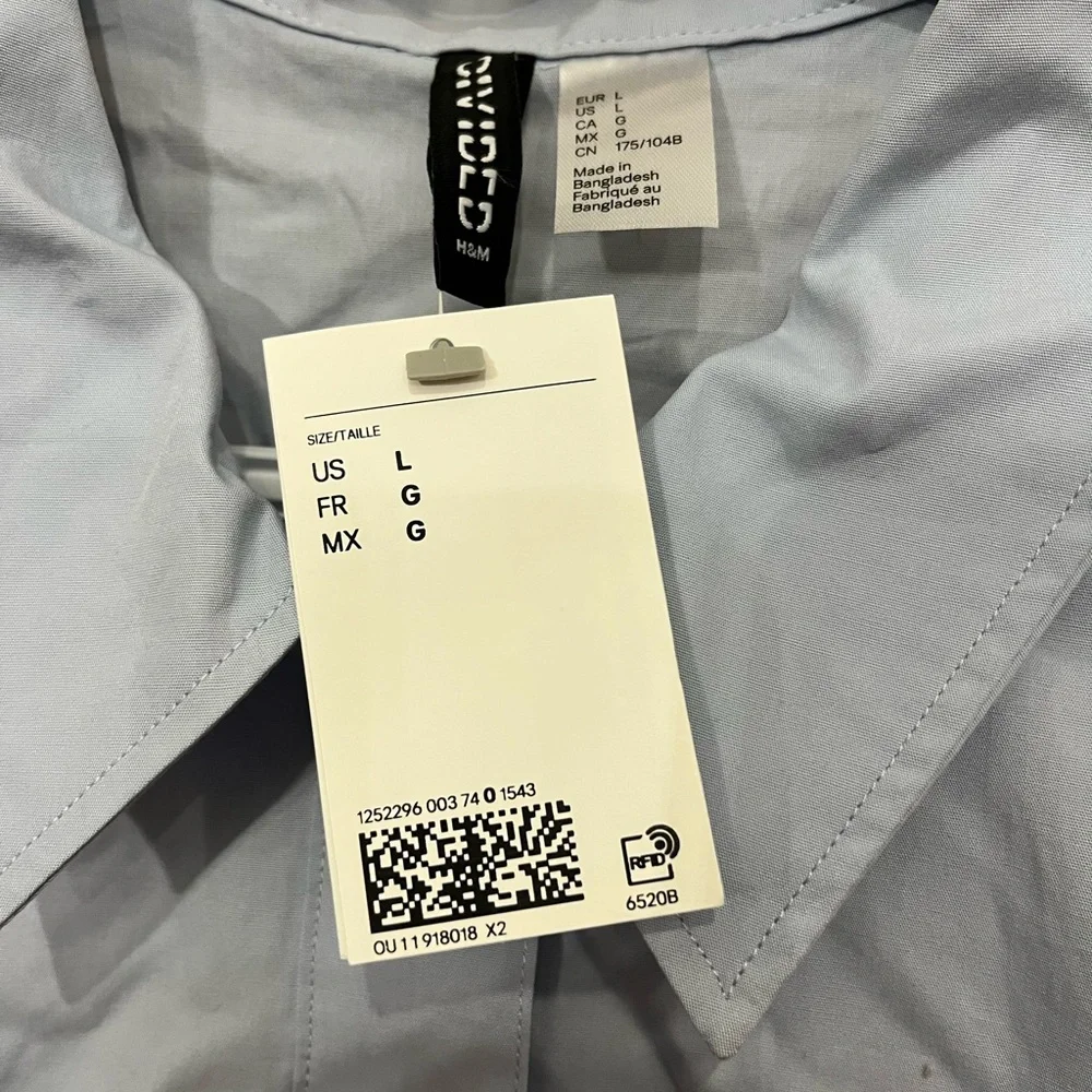 H&M: NWT-Light Blue Women's Cropped Jacket Size Large - Picture 3 of 3